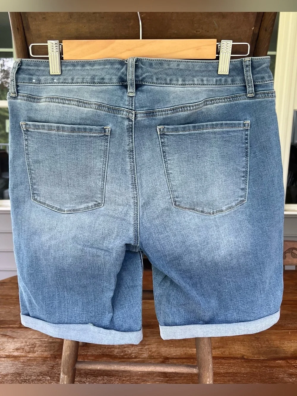 White House Black Market WHBM Denim Bermuda Shorts Size 8 Short Stretch